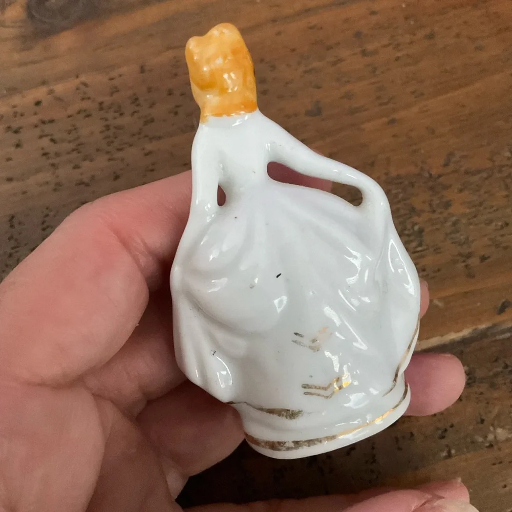 VINTAGE‎ MADE IN JAPAN FANCY LADY FIGURINE